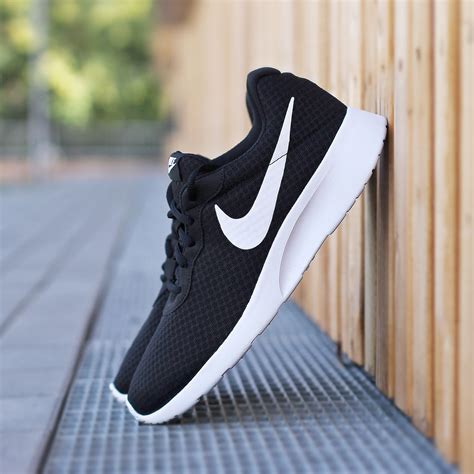 Schwarze Nike Sneaker online kaufen 